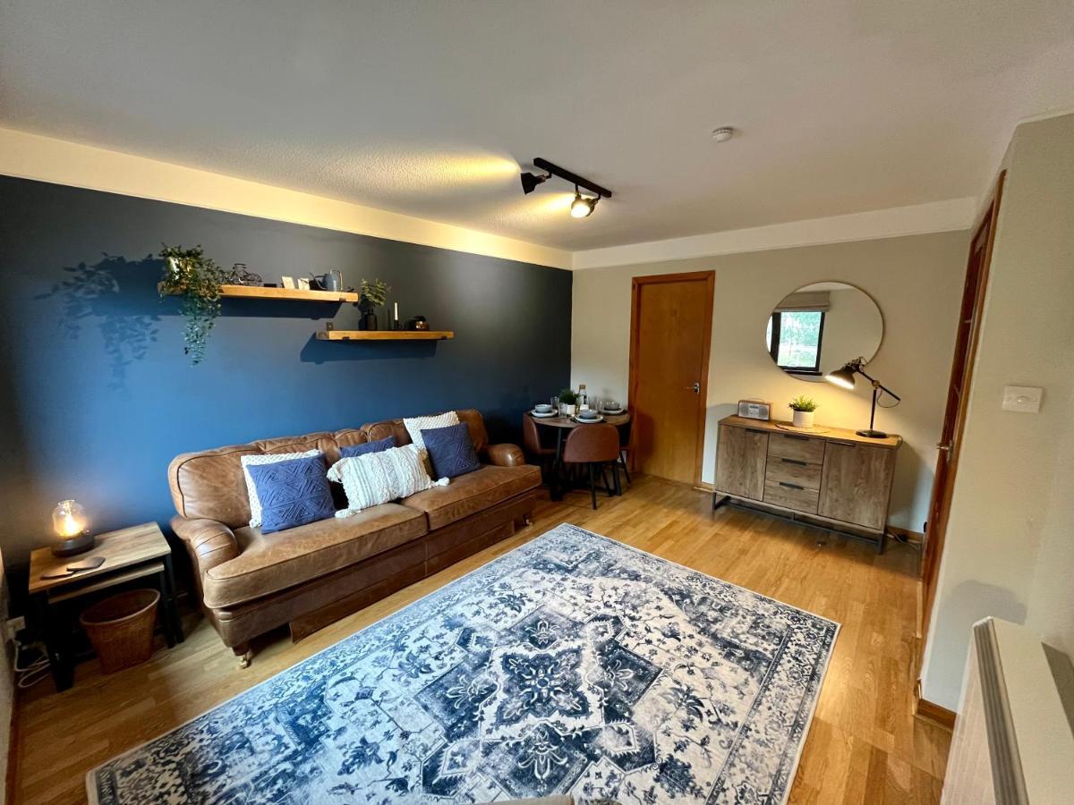 Comfortable, Modern Apartment With Parking. Inverness. Luaran gambar
