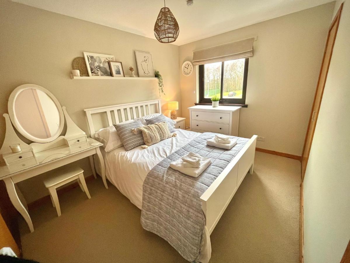 Comfortable, Modern Apartment With Parking. Inverness. Luaran gambar